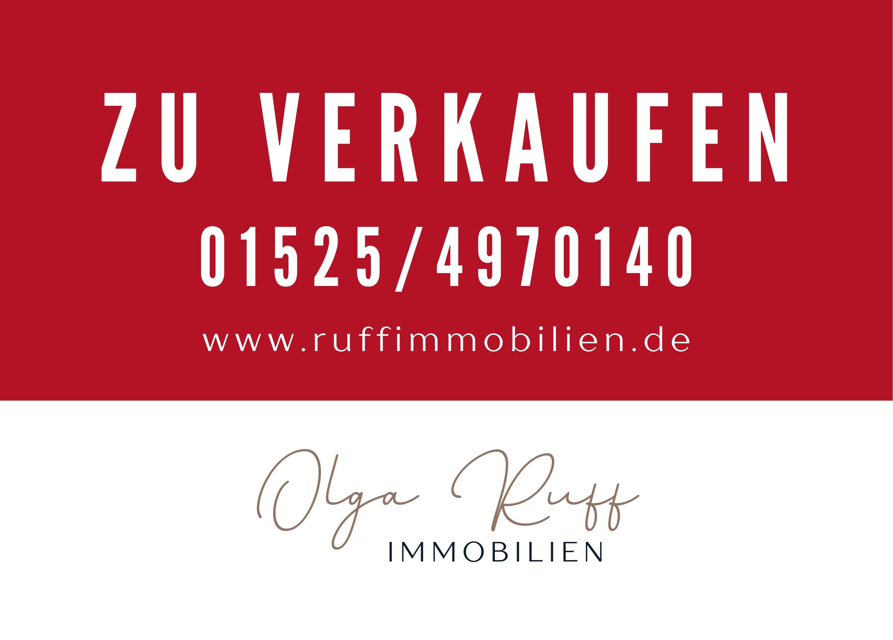 Hängeschild „Zu verkaufen“ mit Telefonnummer und dem Logo von Ruff Immobilien